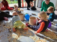 DKW: Warsztaty sensoplastyczne dla dzieci do lat 3.