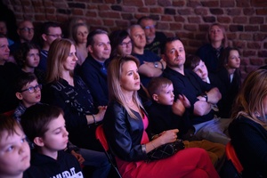 Koncert S.M.ROCK: Liczna publiczność podczas koncertu zgromadzona w Piwnicach TCK