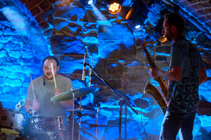 Koncert: The Flash! - Max Olszewski (perkusista) podczas koncertu.