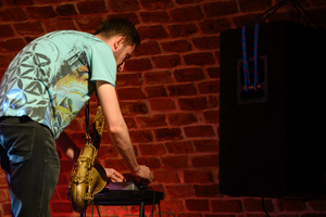 Koncert: The Flash! - Sławek Pezda podczas koncertu.