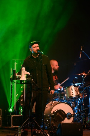 Koncert: Fisz Emade Tworzywo - Na scenie Bartek i Piotr Waglewscy