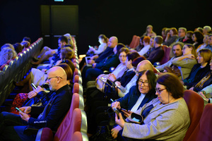 Koncert: Aga Zaryan "Sara" - Sala kina Marzenie, w oczekiwaniu na rozpoczęcie koncertu.