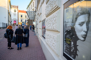 Koncert: Aga Zaryan "Sara" - ul. Staszica w Tarnowie, wejście do kina Marzenie