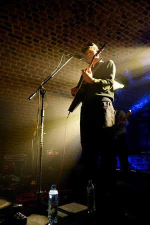 Dawid Tyszkowski "Nadal nie śpię" w Piwnicach TCK - Na scenie Dawid Tyszkowski