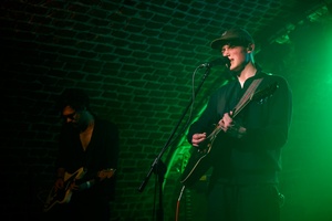 Dawid Tyszkowski "Nadal nie śpię" w Piwnicach TCK - Na scenie Dawid Tyszkowski