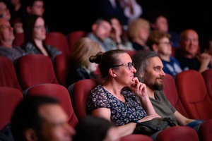 37. TNF - Dzień 1 (27.05.23) - Widzowie w sali kinowej na spotkaniu z twórcami po filmie "Filip"