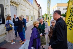 37. TNF - Dzień 1 (27.05.23) - Festiwalowi widzowie przed kinem Marzenie