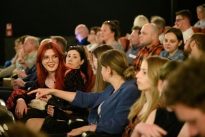 37. TNF - Dzień 1 (27.05.23) - Jury Młodzieżowe 37. TNF w sali kinowej przed pierwszą festiwalową projekcją