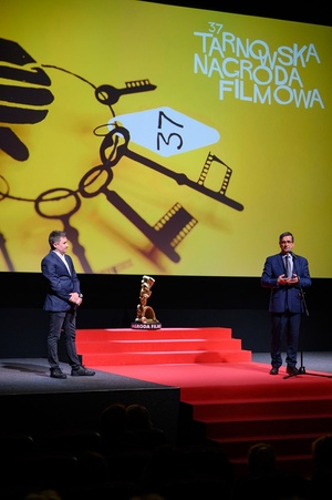 37. TNF - Dzień 1 (27.05.23) - Na scenie Marzenia prezydent Roman Ciepiela i dyrektor artystyczny 37. TNF Kuba Armata otwierający festiwal