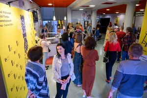 37. TNF - Dzień 1 (27.05.23) - Widzowie w hallu kina