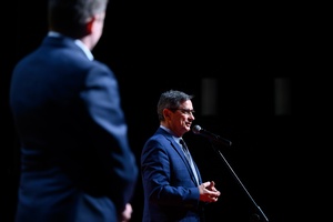 37. TNF - Dzień 1 (27.05.23) - Na scenie Marzenia prezydent Roman Ciepiela i dyrektor artystyczny 37. TNF Kuba Armata otwierający festiwal