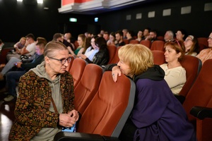 37. TNF - Dzień 1 (27.05.23) - Widzowie w sali kinowej przed pierwszą festiwalową projekcją