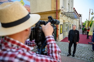 37. TNF - Dzień 1 (27.05.23) - Dyrektor TCK Tomasz Kapturkiewicz podczas rozmowy dla TVP Kraków przed kinem Marzenie