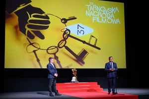 37. TNF - Dzień 1 (27.05.23) - Na scenie Marzenia prezydent Roman Ciepiela i dyrektor artystyczny 37. TNF Kuba Armata otwierający festiwal