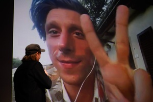 37. TNF - Dzień 1 (27.05.23) - Prowadzący spotkanie Ryszard Jaźwiński i gość w formule on-line, na ekranie aktor Eryk Kulm jr