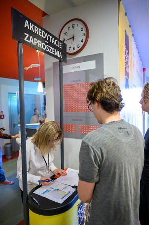 37. TNF - Dzień 1 (27.05.23) - Widzowie w hallu kina