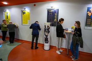 37. TNF - Dzień 3 (29.05.23) - Widzowie w hallu kina