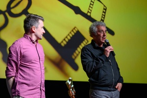 37. TNF - Dzień 4 (30.05.23) - Kuba Armata - dyrektor artystyczny 37. TNF i reżyser "Filmu balkonowego" - Paweł Łoziński zapraszający na projekcję