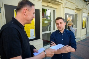 37. TNF - Dzień 5 (31.05.23) - Dyrektor TCK Tomasz Kapturkiewicz i dyrektor artystyczny 37. TNF Kuba Armata przed Marzeniem