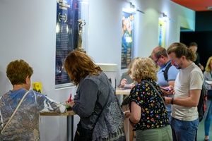 37. TNF - Dzień 5 (31.05.23) - Widzowie w hallu kina