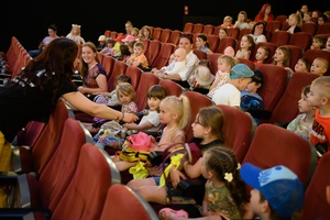 37. TNF - Dzień 6 (1.06.23) - Animacje dla dzieci w sali kinowej przez Zespół Edukatorów Filmowych ZEF