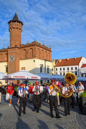 Starówka Jazz Festival - 30.06.2023 - Parada nowoorleańska na tarnowskim Rynku.