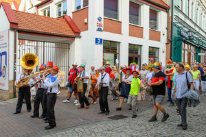 Starówka Jazz Festival - 30.06.2023 - Parada nowoorleańska. Przejście z Rynku do Amfiteatru letniego.