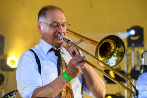 Starówka Jazz Festival - 30.06.2023 - Na scenie koncert zespołu Leliwa Jazz Band & Katarzyna Wnęk.