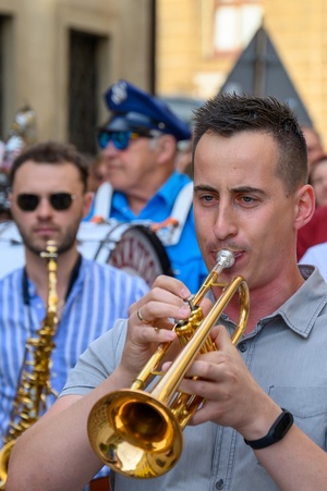 Starówka Jazz Festival - 7.07.2023 - Parada nowoorleańska. Przejście z Rynku do Amfiteatru letniego