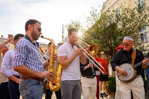 Starówka Jazz Festival - 7.07.2023 - Parada nowoorleańska. Przejście z Rynku do Amfiteatru letniego
