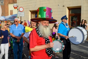 Starówka Jazz Festival - 7.07.2023 - Parada nowoorleańska. Przejście z Rynku do Amfiteatru letniego