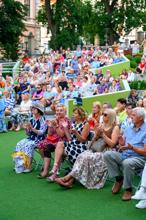 Starówka Jazz Festival - 14.07.2023 - Koncert zespołu QL Dixie Band. Publiczność.
