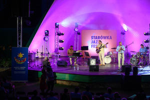 Starówka Jazz Festival - 14.07.2023 - Koncert zespołu MDB Swing Project. Publiczność.