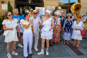 Starówka Jazz Festival - 14.07.2023 - Parada nowoorleańska. Muzycy wraz z publicznością.