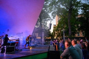 Był Sobie Blues - 11.08.2023 - Zespół Ørganek grający koncert na amfiteatralnej scenie
