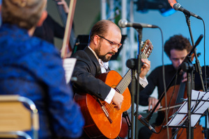Koncert "Spanish Night" - Polish Art Philharmonic ft. Tomasz Radziszewski - Solista Tomasz Radziszewski podczas koncertu.