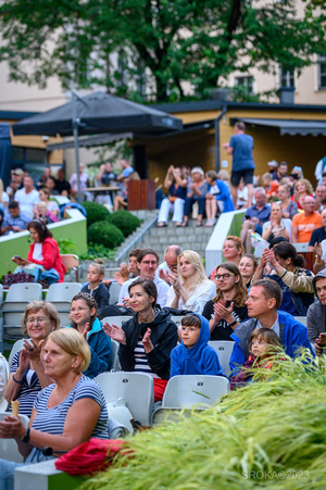 Szanty na Starówce - 26.08.2023 - Publiczność podczas koncertu "Szanty na Starówce".