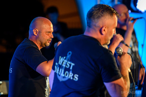Szanty na Starówce - 26.08.2023 - Występ zespołu West Sailors na scenie tarnowskiego Amfiteatru.