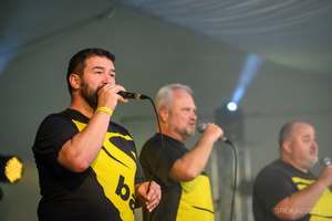 Szanty na Starówce - 26.08.2023 - Występ zespołu Banana Boat na scenie tarnowskiego Amfiteatru.