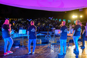 Szanty na Starówce - 26.08.2023 - Występ zespołu West Sailors na scenie tarnowskiego Amfiteatru.