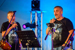 Szanty na Starówce - 26.08.2023 - Występ zespołu West Sailors na scenie tarnowskiego Amfiteatru.