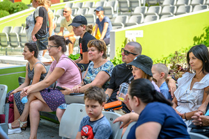 Piknik żeglarski - Dzieci biorą udział w animacjach podczas Pikniku żeglarskiego.