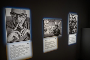 Wystawa: Powroty - Fotografie z opisami.