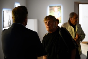 Wystawa: Powroty - Publiczność wernisażu.