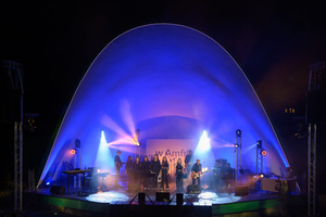 Koncert "Pawel Mazur - Przyjaciele i uczniowie" - Scena tarnowskiego Amfiteatru podczas koncertu.