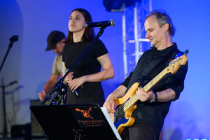 Koncert "Pawel Mazur - Przyjaciele i uczniowie" - Scena tarnowskiego Amfiteatru podczas koncertu Pawła Mazura i zaproszonych gości.