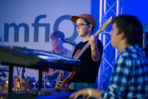 Koncert "Pawel Mazur - Przyjaciele i uczniowie" - Scena tarnowskiego Amfiteatru podczas koncertu Pawła Mazura i zaproszonych gości.