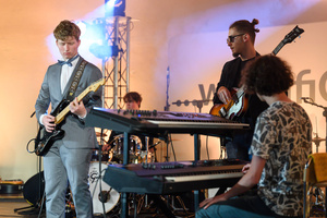 Koncert "Pawel Mazur - Przyjaciele i uczniowie" - Scena tarnowskiego Amfiteatru podczas koncertu Pawła Mazura i zaproszonych gości.