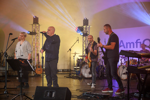 Koncert "Pawel Mazur - Przyjaciele i uczniowie" - Scena tarnowskiego Amfiteatru podczas koncertu.