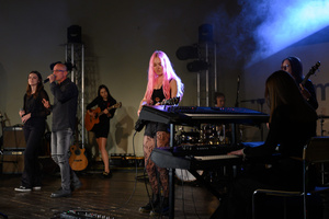 Koncert "Pawel Mazur - Przyjaciele i uczniowie" - Scena tarnowskiego Amfiteatru podczas koncertu.